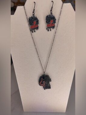 Women’s Black Metal Necklace & Earrings Set